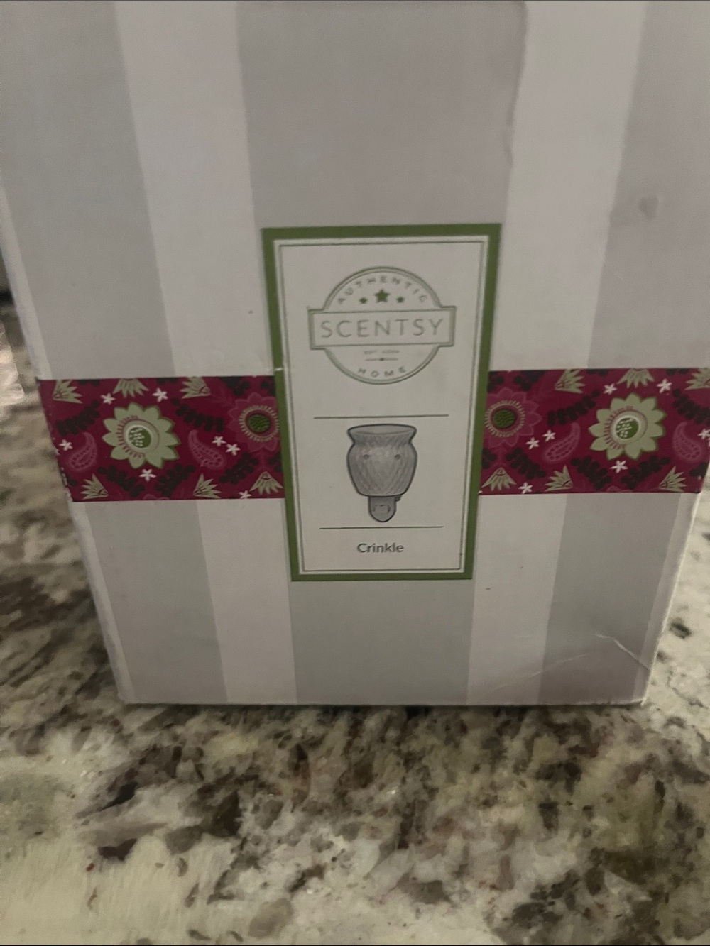 Scentsy White Ceramic  Plug-In Warmer